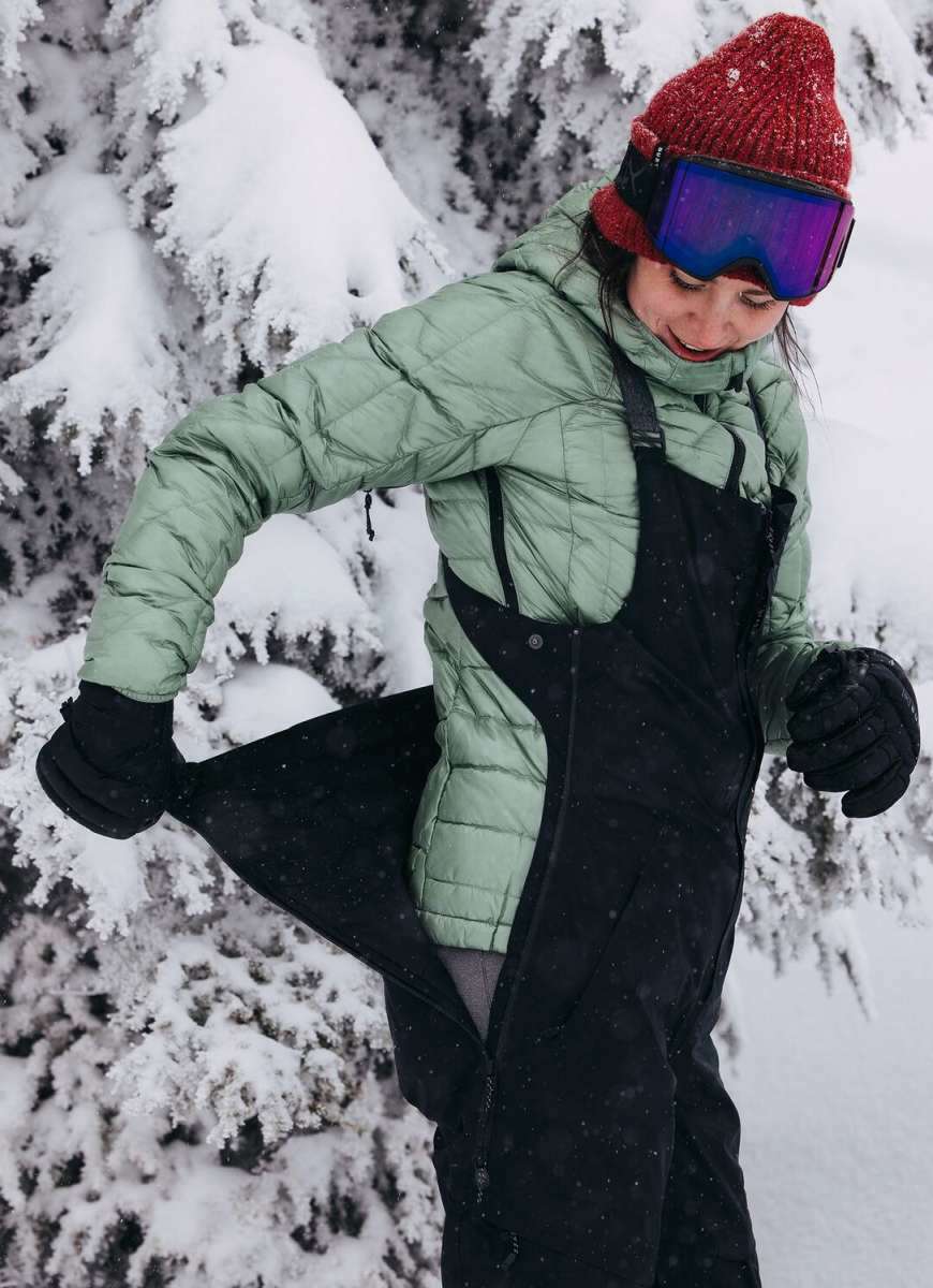 Burton Women's AK Gore-Tex Kimmy Bib Pant 2023 - Black bib pants with a quilted pattern on the upper thigh area.