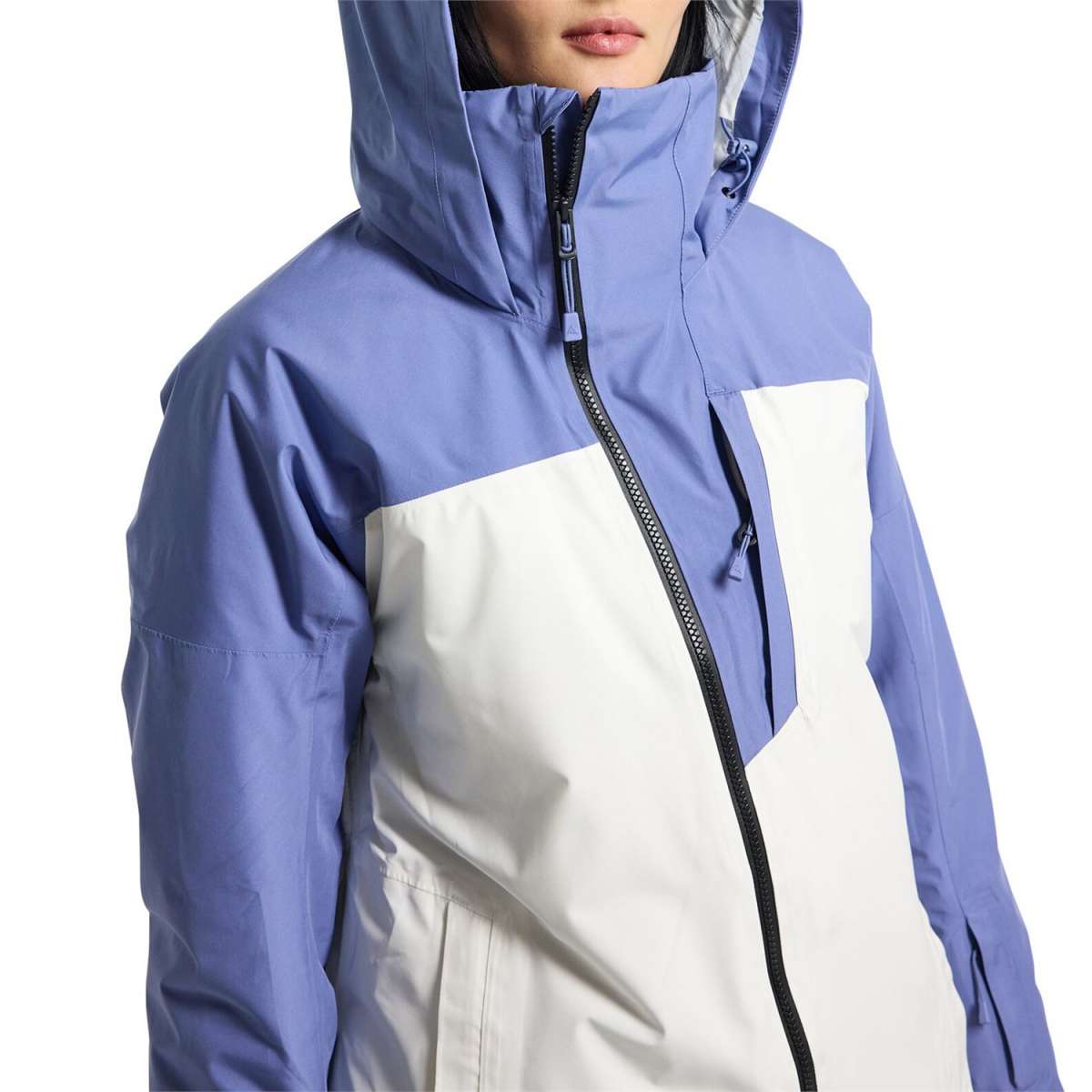 Burton Women's Pillowline GORE-TEX Insulated Jacket 2024 - A blue and white jacket with a black zipper on a model wearing it from chest up.