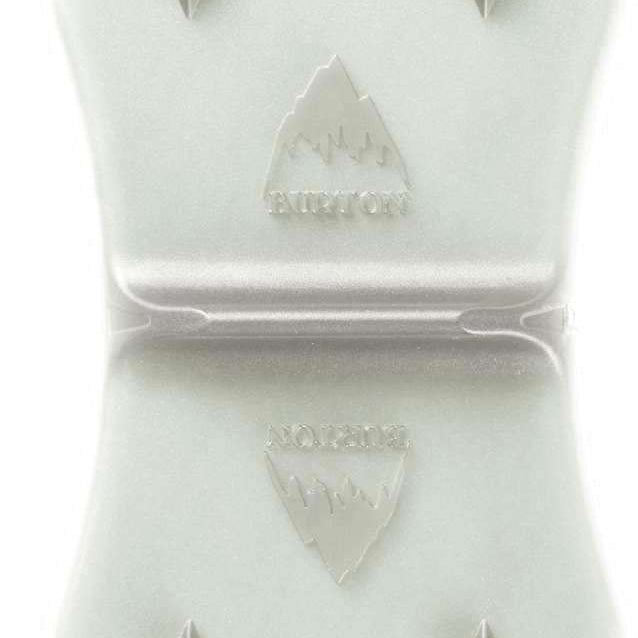 Burton - Medium Spike Stomp Pad 2022 is a white stomp pad with four spikes on each corner.