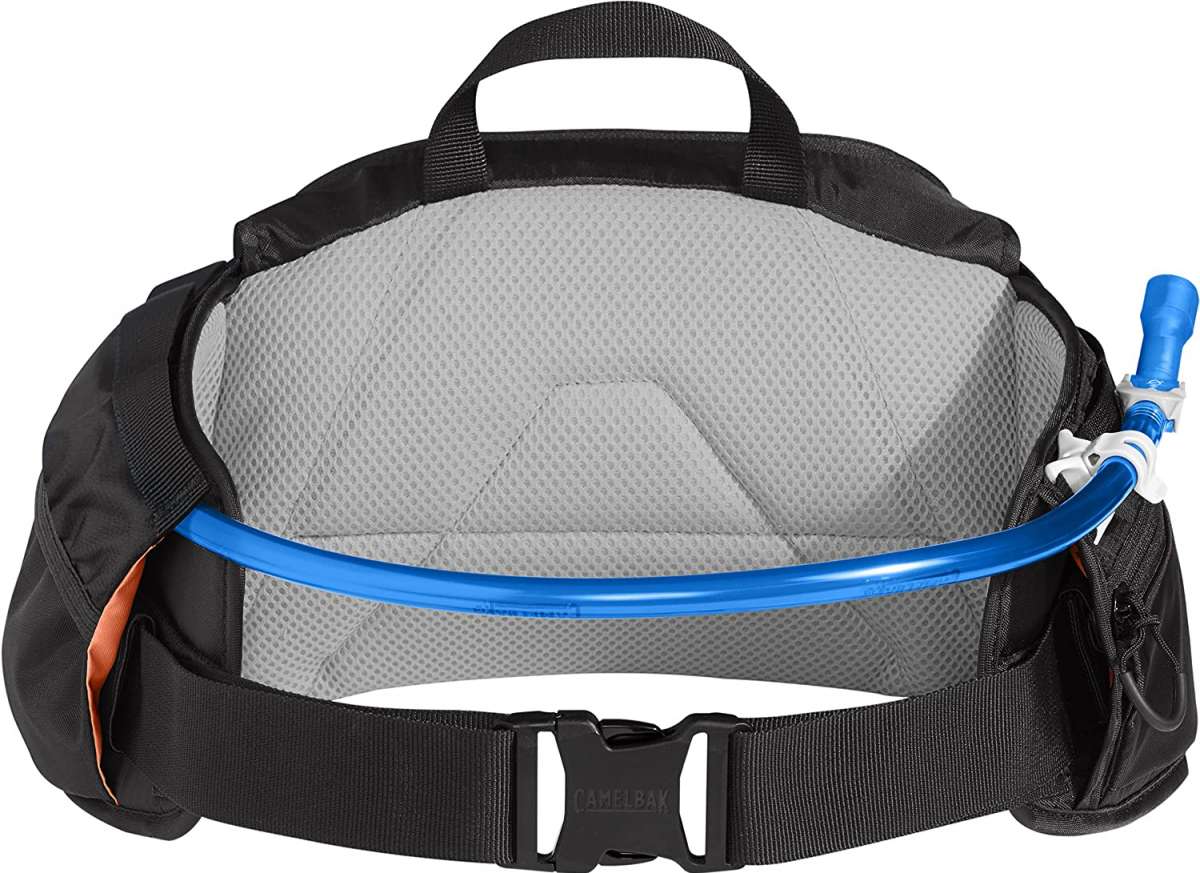 CamelBak Repack LR 4 Belt 50 Oz 2023 - Black hydration pack with a blue hose and white valve on the right side.