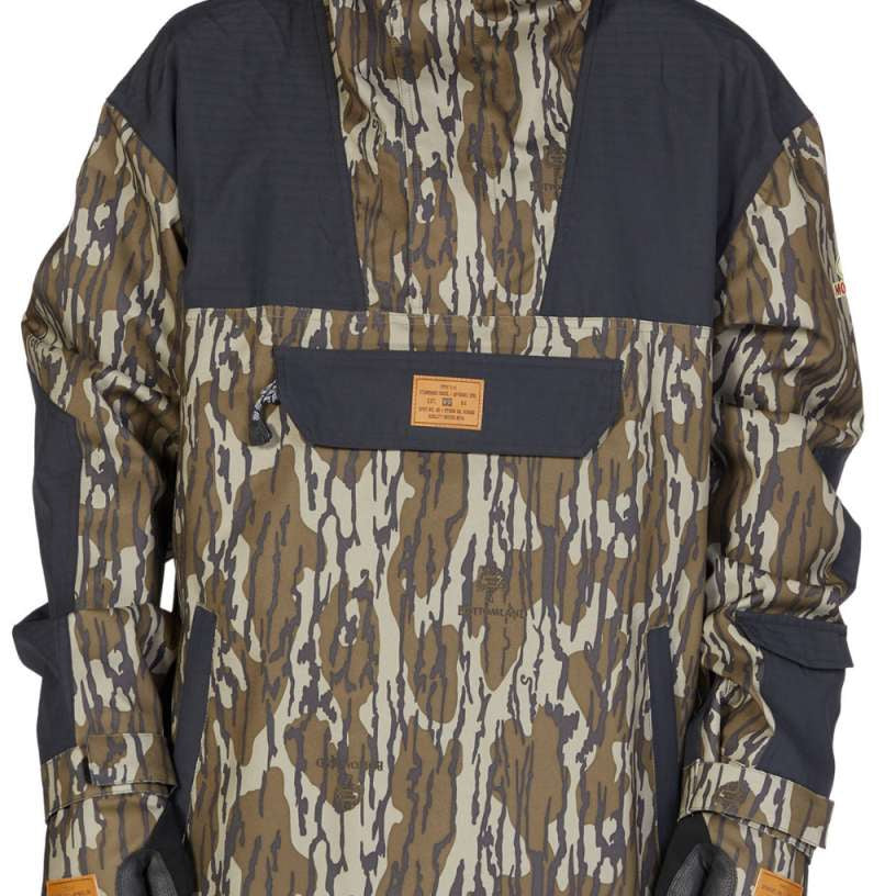 DC 43 Anorak Jacket 2023 - A camouflage jacket with a hood and zippered pockets.