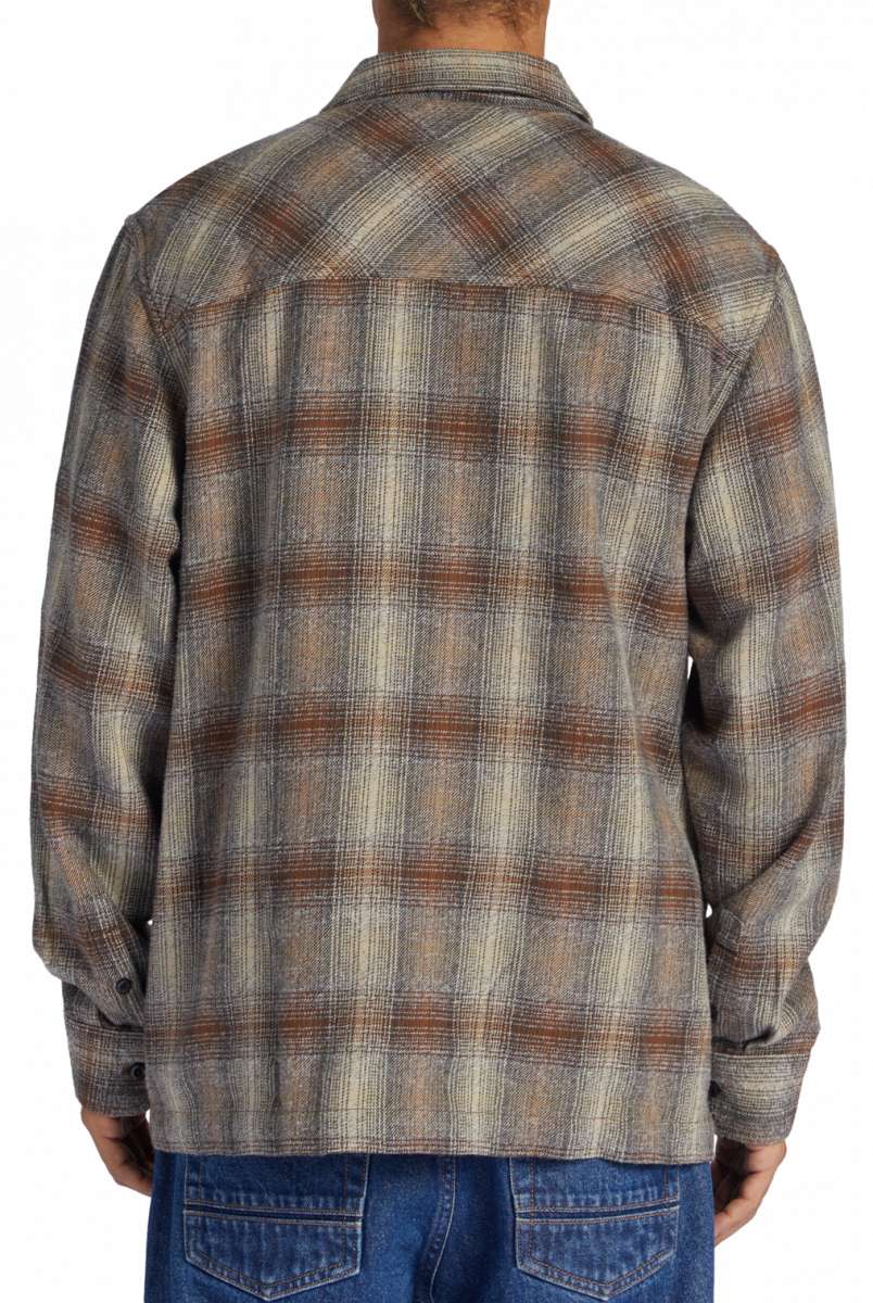 DC Canyon Full Zip Flannel 2024 - A plaid flannel shirt with a full zip front and two chest pockets, featuring a brown, white, and black color scheme.