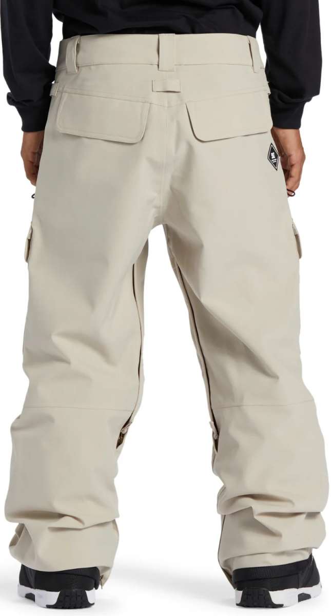 DC Code Shell Pant 2024 - Beige snow pants with zippered pockets and adjustable cuffs.