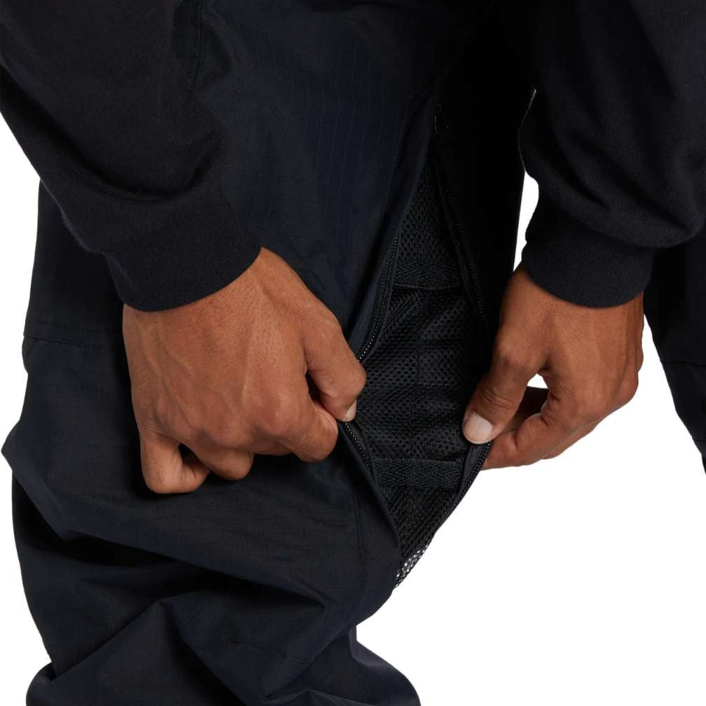 DC Code Shell Pant 2024 - Black snow pants with a zippered leg pocket on the right side.