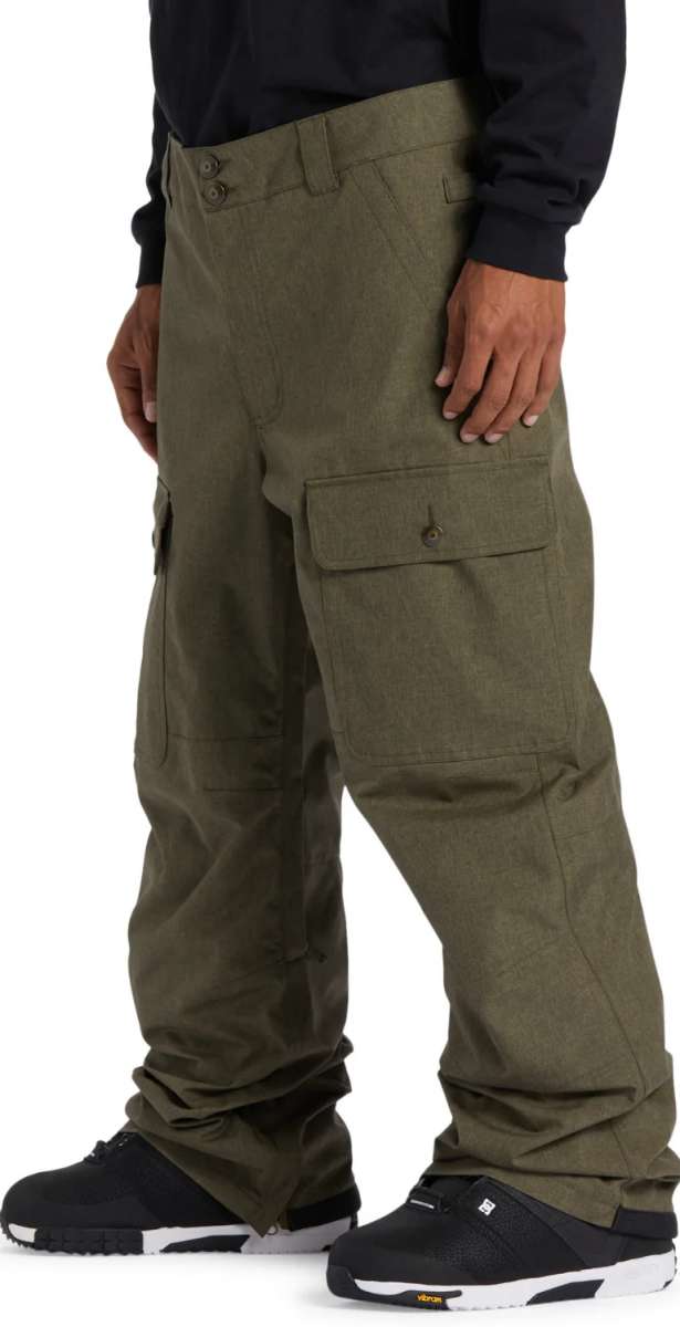 DC Code Shell Pant 2024 - Olive green pants with two front pockets and a zippered pocket on the thigh.