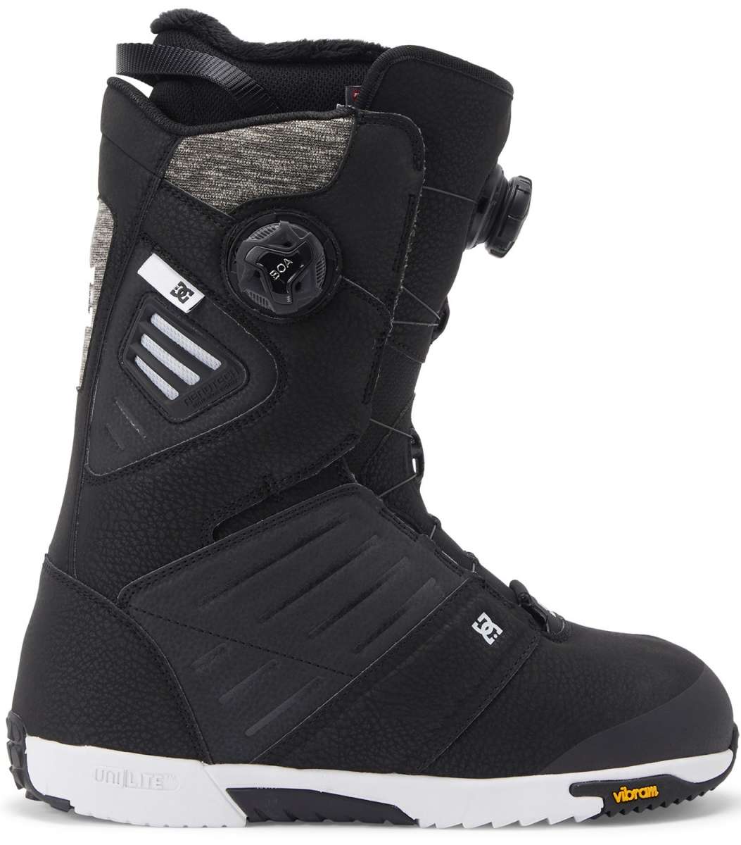 DC Judge BOA Snowboard Boots 2024 - Black snowboard boots with white accents and a textured pattern on the side.