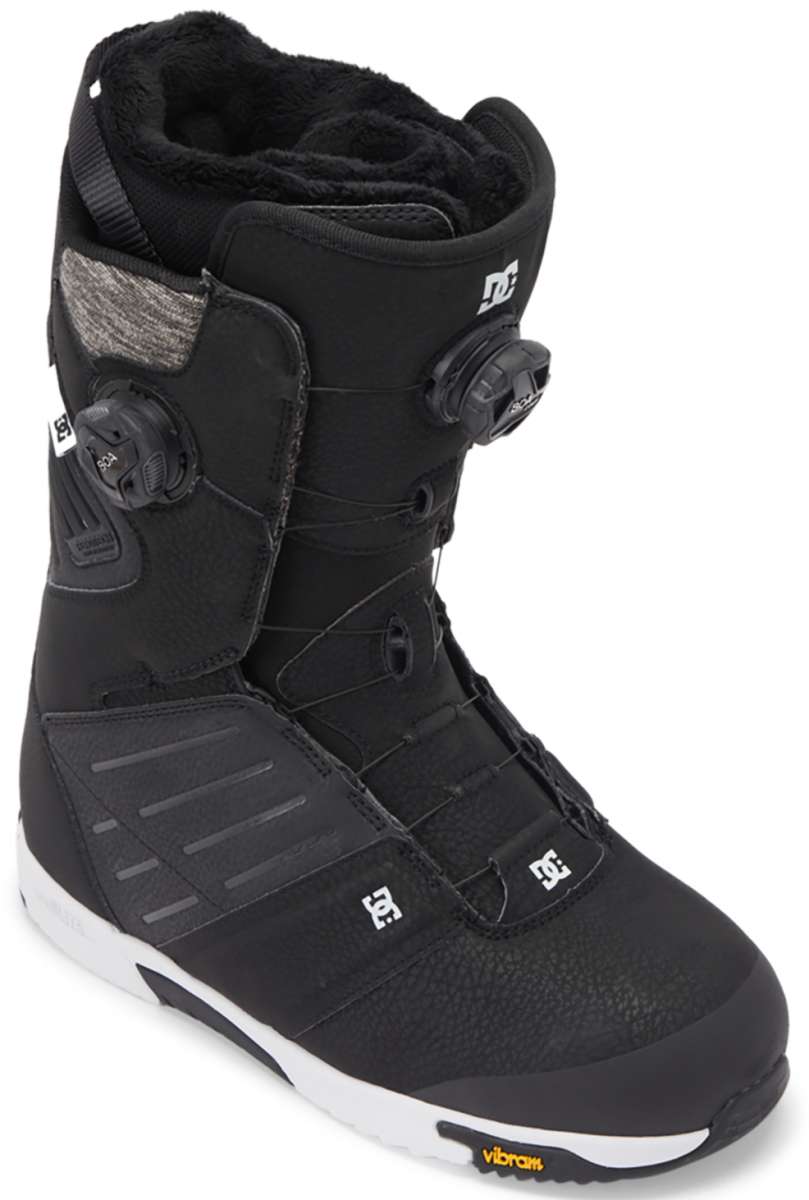 DC Judge BOA Snowboard Boots 2024 - Black snowboard boots with white accents and a textured rubber toe cap.