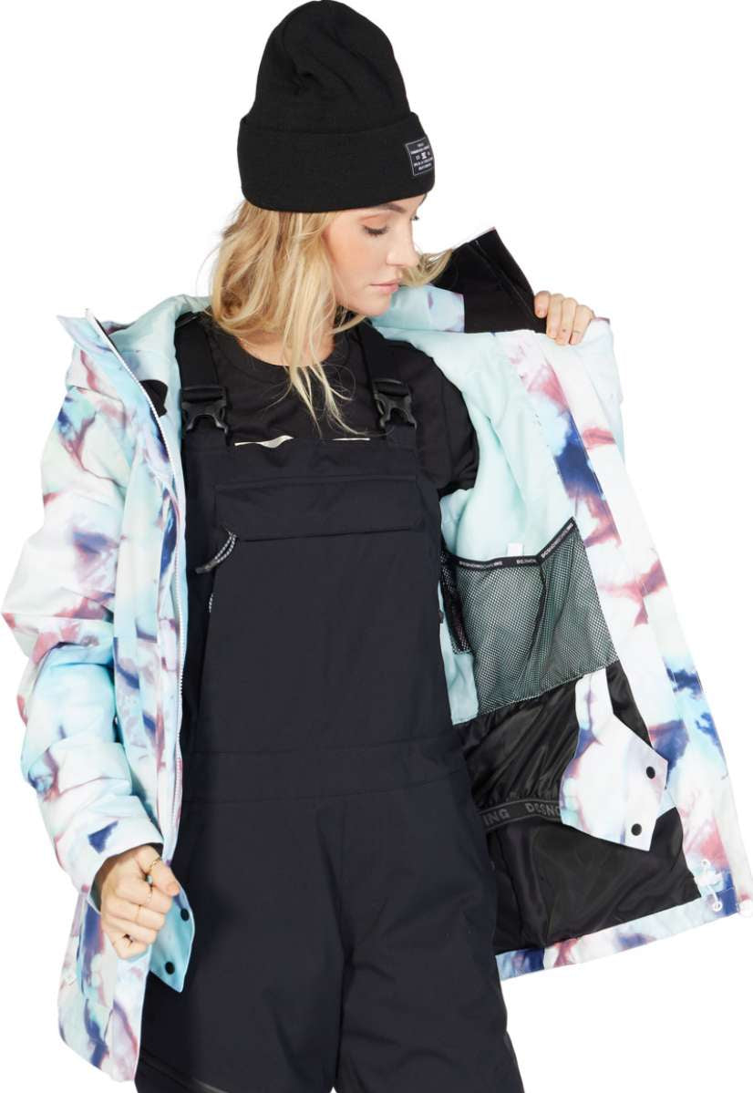 DC Women's Cruiser Insulated Jacket 2023 - A light blue jacket with a pink and purple tie-dye pattern on the inside lining.