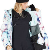 DC Women's Cruiser Insulated Jacket 2023 - A light blue jacket with a pink and purple tie-dye pattern on the inside lining.