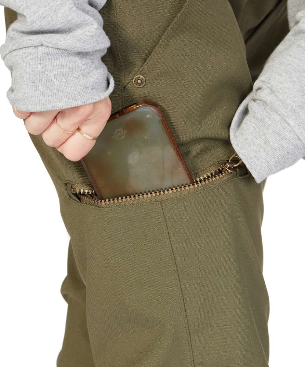 DC Women's Viva Shell Pant 2023 - Black pants with a subtle white pattern on the side of the leg.