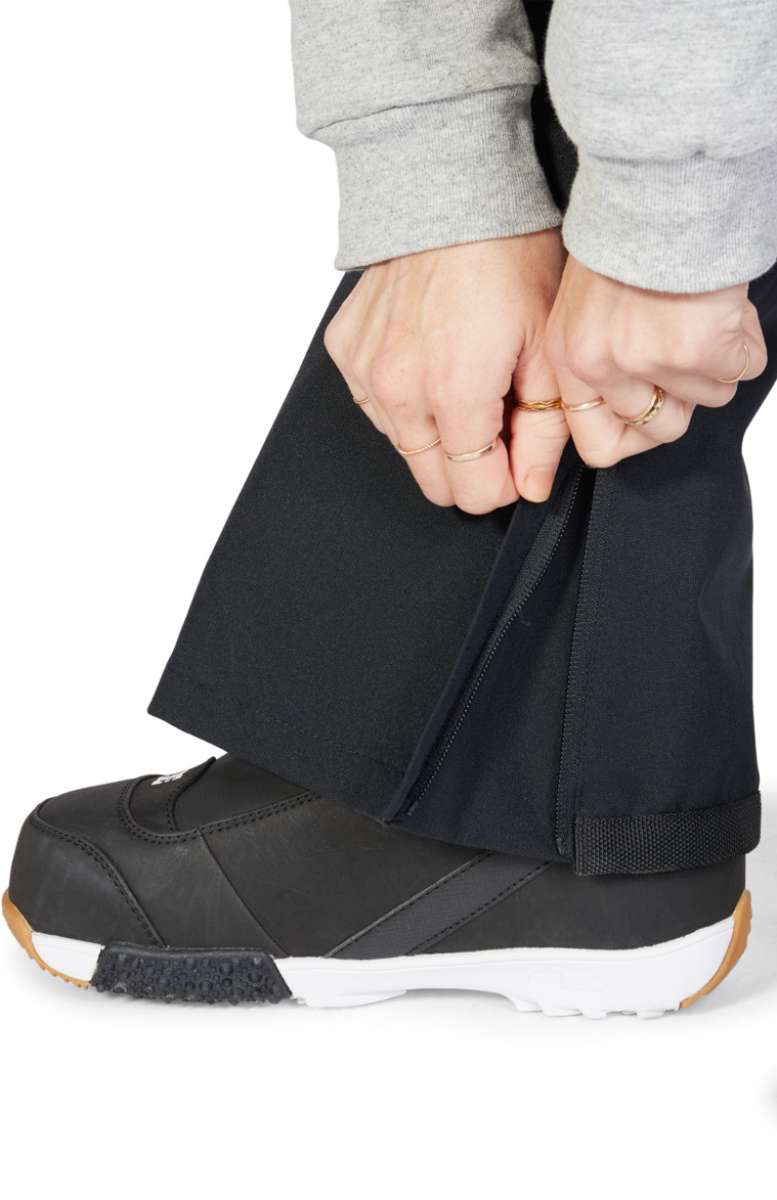 DC Women's Viva Shell Pant 2023 - Black snow pants with a subtle white stripe on the side of one leg.