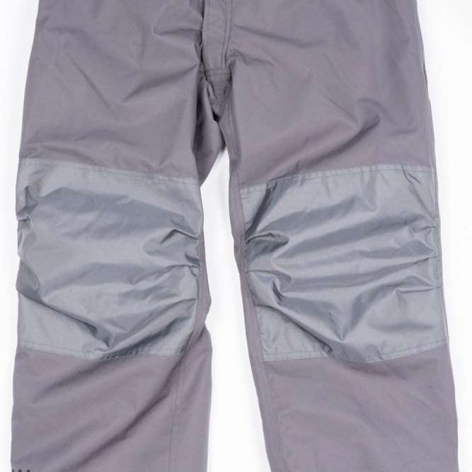 Endeavor Ranger Insulated Pant 2023 - A pair of gray insulated ski pants with a zippered pocket on each thigh and a black logo on the left leg.