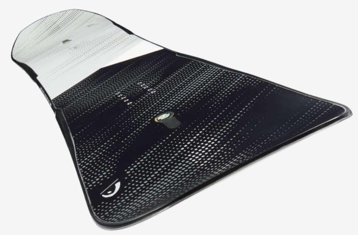 Head E Instinct LYT Snowboard 2023 - Black snowboard with white accents and a distinctive logo on top.