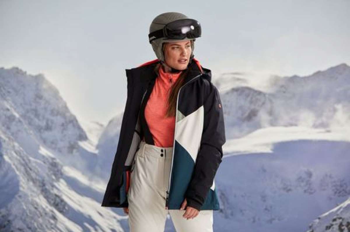 Killtec Ladies KSW 83 Peak Insulated Jacket - A black jacket with a red zipper and two zippered pockets on the front.