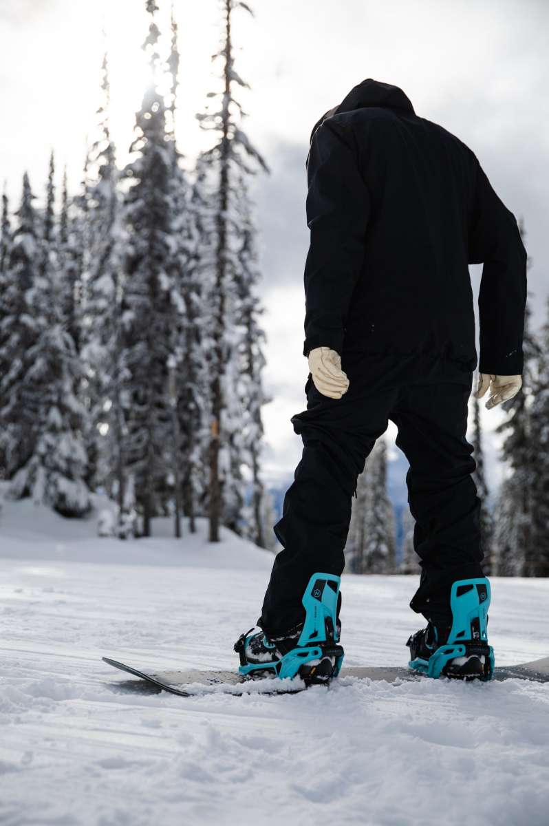 Nidecker Supermatic Snowboard Binding - A black snowboard binding with a silver buckle and strap, featuring a white logo on the top of the buckle.