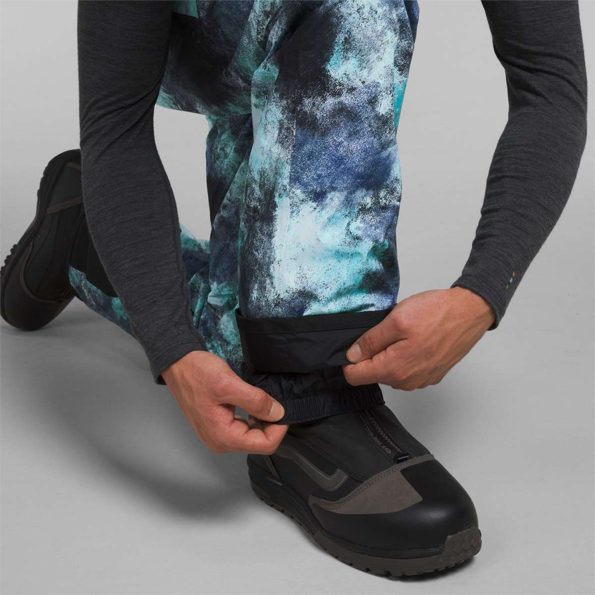 North Face Freedom Stretch Pants 2024 - A pair of black snow pants with a subtle white pattern and a textured fabric.