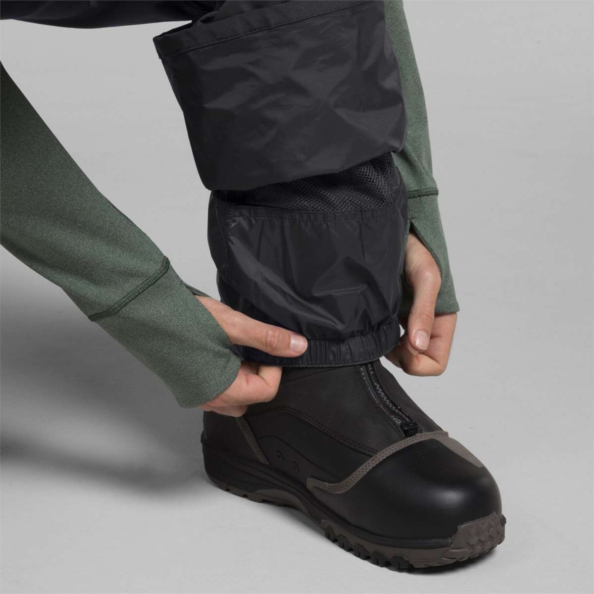 North Face Freedom Stretch Pants 2024 - Black pants with a subtle white stripe on the side of the leg.