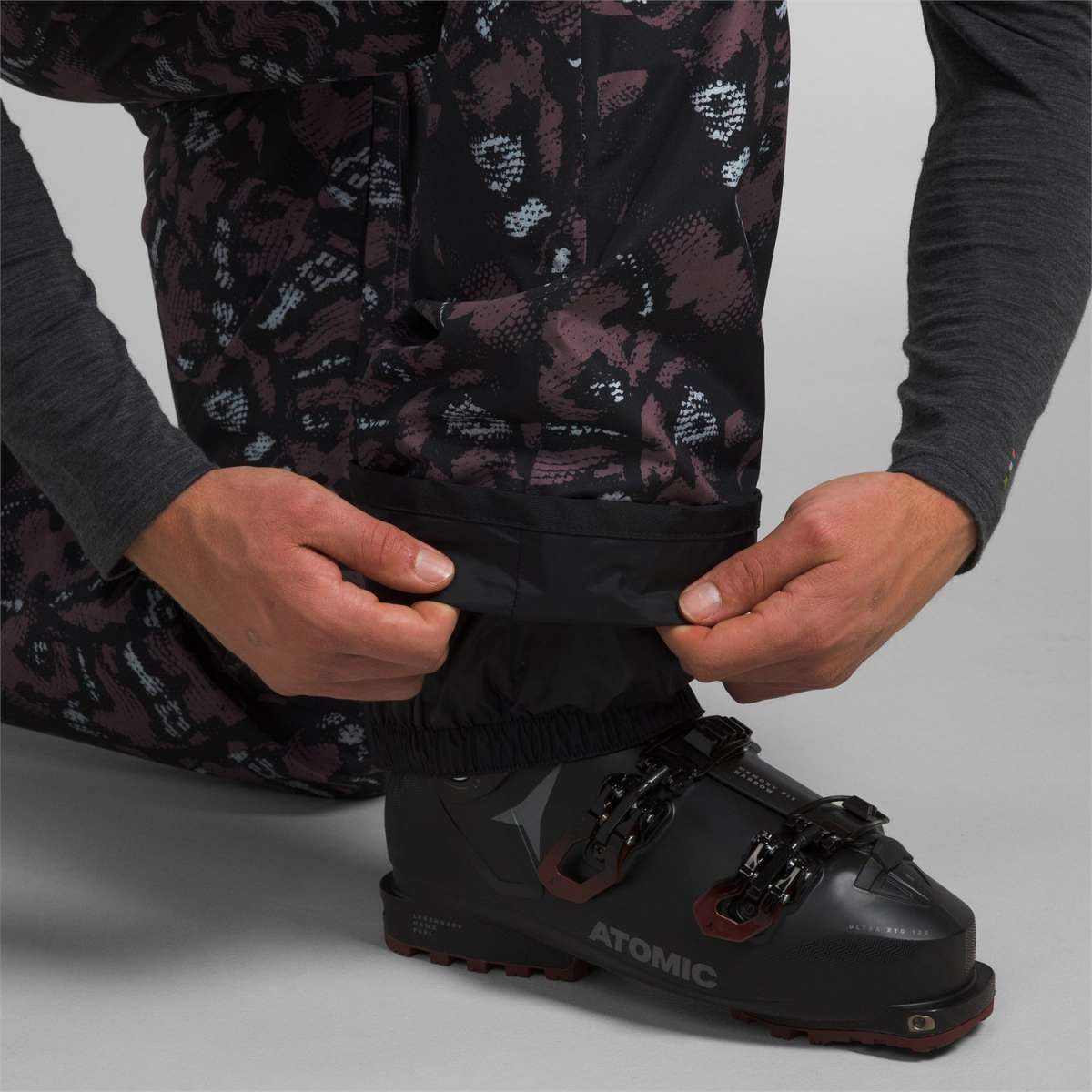 North Face Freedom Stretch Pants 2024 - Black pants with a subtle white pattern of lines and shapes.