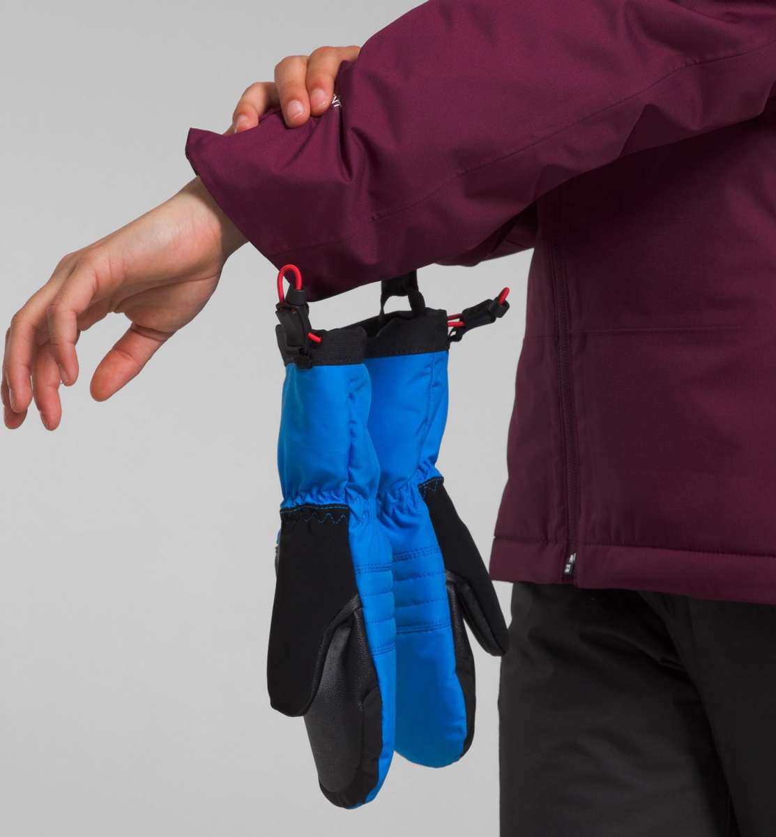 North Face Girls Freedom Insulated Jacket 2024 - A dark blue jacket with a white logo on the left chest and a zipper down the front.