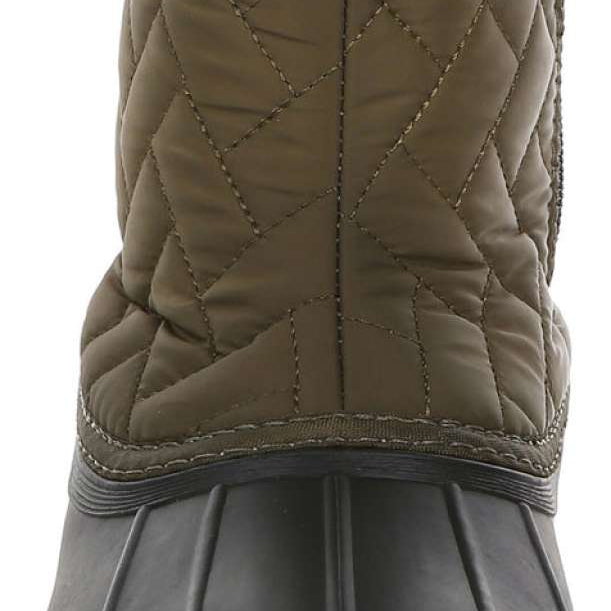 Northside Ladies Morgan Crest Insulated Boots 2023 - A pair of brown quilted boots with white faux fur trim at top.