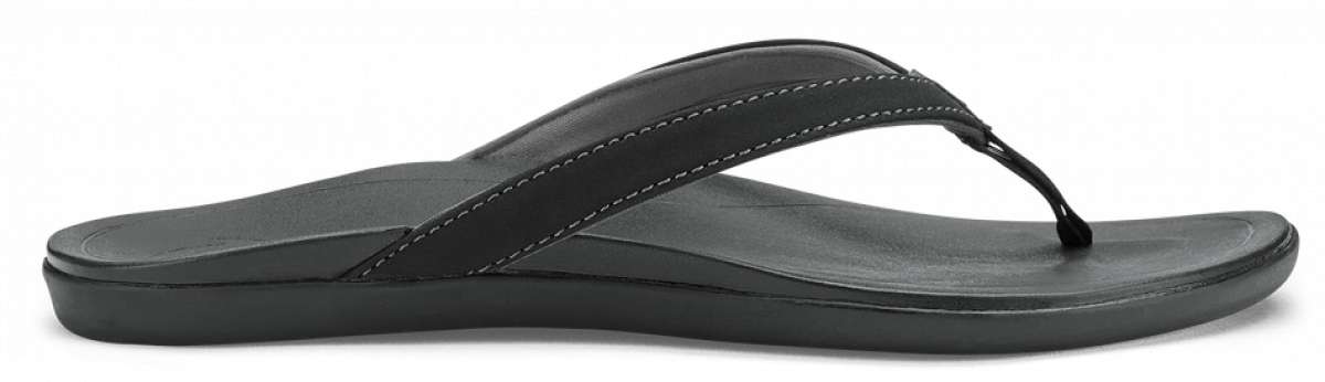 Olukai Ladies Ho'opio Sandals 2022 - A pair of black sandals with a strap that goes between the big and second toe, featuring a small heel.