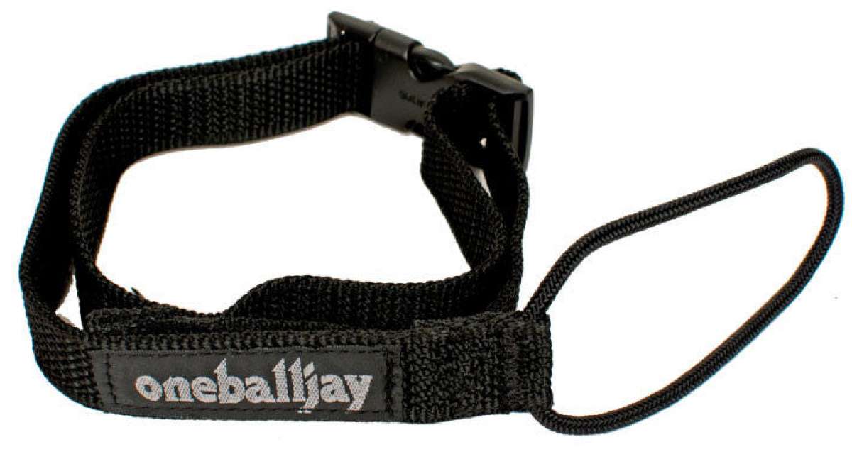 Oneball Back N Black Leash 2022-2023 - A black leash with a metal clip and woven nylon strap.