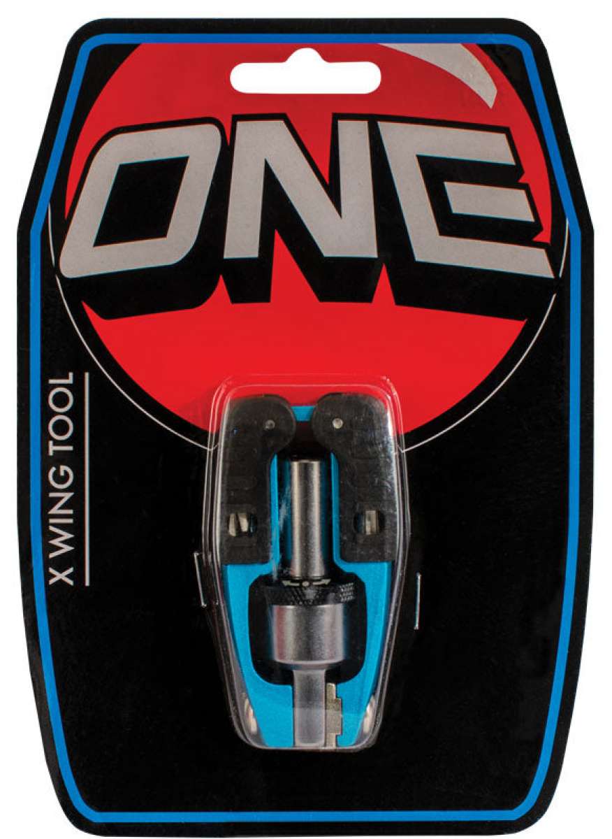 Oneball X-Wing Driver 2022-2023 - A silver driver with a black handle and a round, flat head.