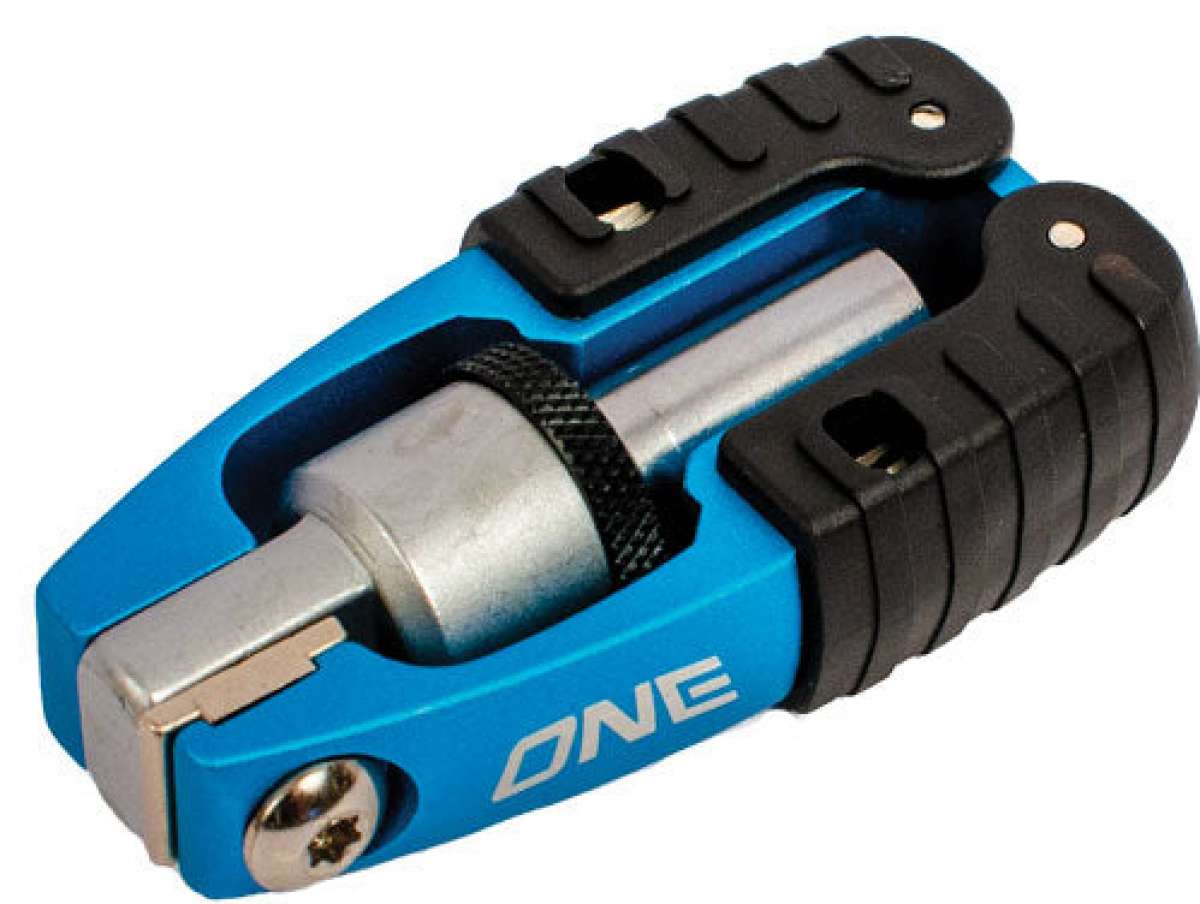 Oneball X-Wing Driver 2022-2023 - A blue driver with a silver tip and black strap on top.