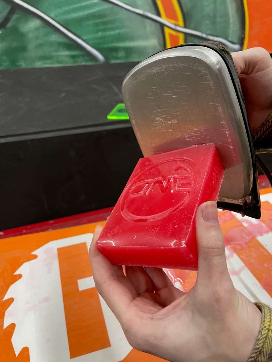 Oneball X Wax Cold 21-5F 2022-2023 - A red wax block with a circular logo in the center.