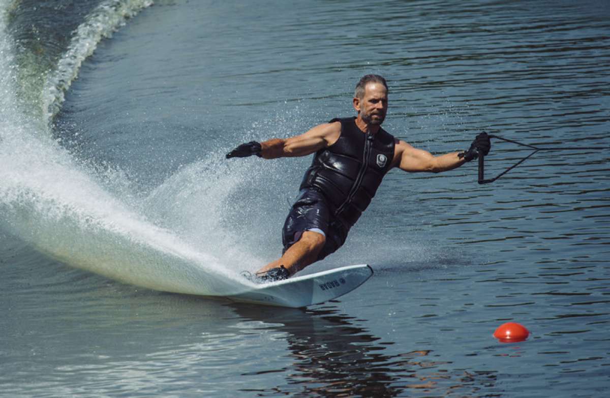 Radar Vapor Pro Build Slalom Waterski 2022 - A waterski with a sleek, aerodynamic design and a glossy finish.