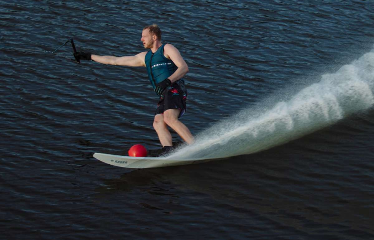 Radar Vapor Pro Build Slalom Waterski 2022 - A waterski with a sleek, aerodynamic design and a glossy finish.