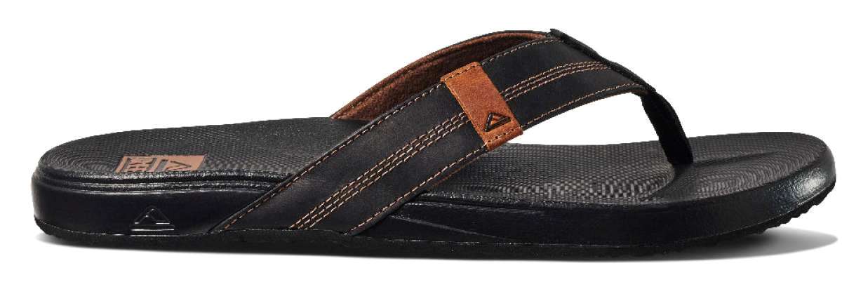 Reef Cushion Phantom LE Sandal 2022 - A black sandal with a brown strap and logo on top of foot.