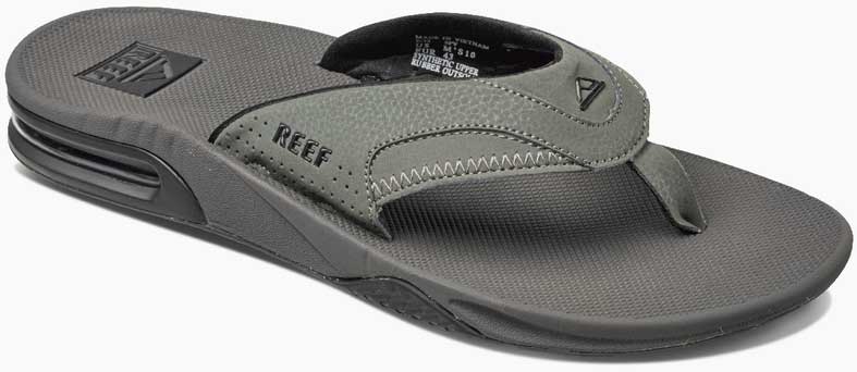 Reef Men's Fanning Sandal 2020 - A pair of gray sandals with a strap and toe post, featuring a textured rubber sole.