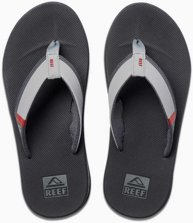 Reef Men's Fanning Low Sandal 2020 - A pair of gray sandals with a strap and toe post, featuring a small logo on the strap.