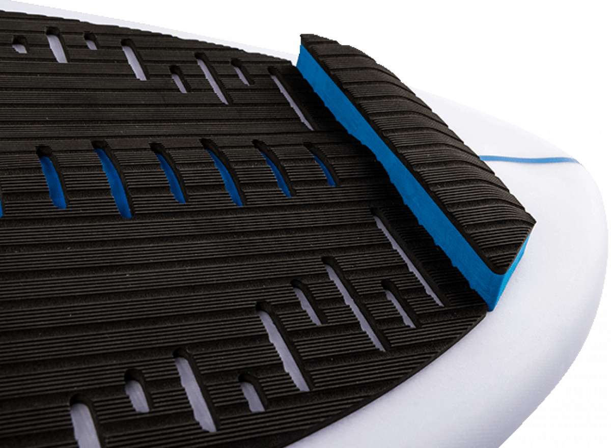 Ronix Flyweight Skimmer Wakesurf Board 2023 - A white wakesurf board with a blue stripe on its side and black fins at the back.