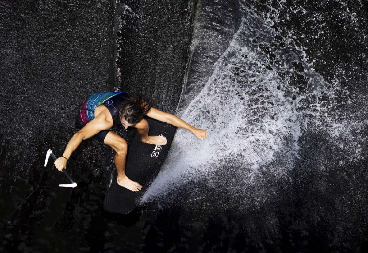 Ronix Party Impact Wake Vest 2022 - A black wake vest with a blue and pink stripe on the back strap.