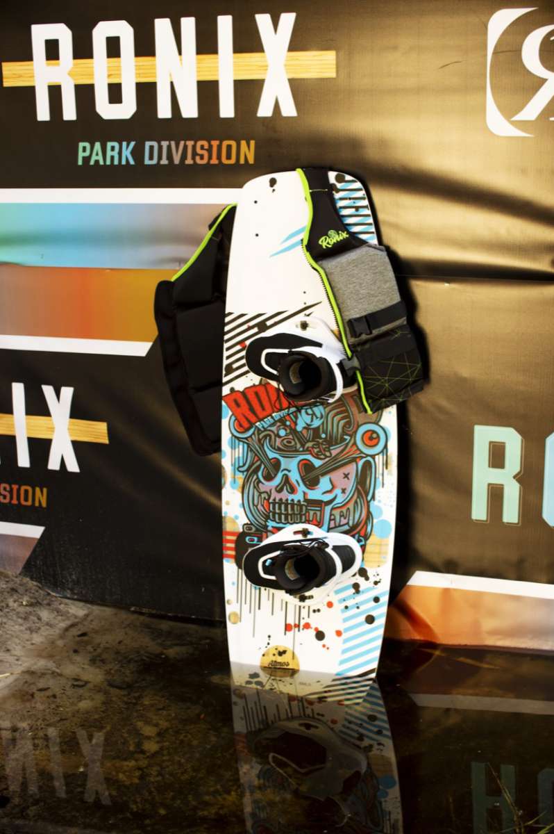 Ronix Teen's Driver's Ed Capella 3.0 CGA Wake Vest 2022 - A black and gray wake vest with a white logo on the chest.