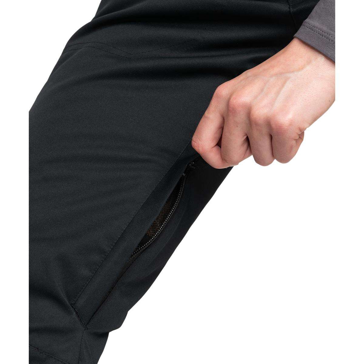 Roxy Women's Diversion Insulated Pant 2024 - Black snow pants with a zippered pocket on the side of the leg.