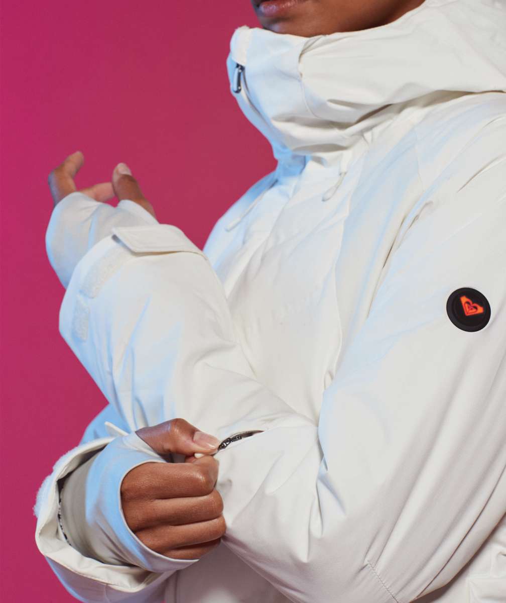 Roxy Women's Dusk Warmlink Insulated Jacket 2024 - A white jacket with a black logo on the left chest and silver zipper pull.