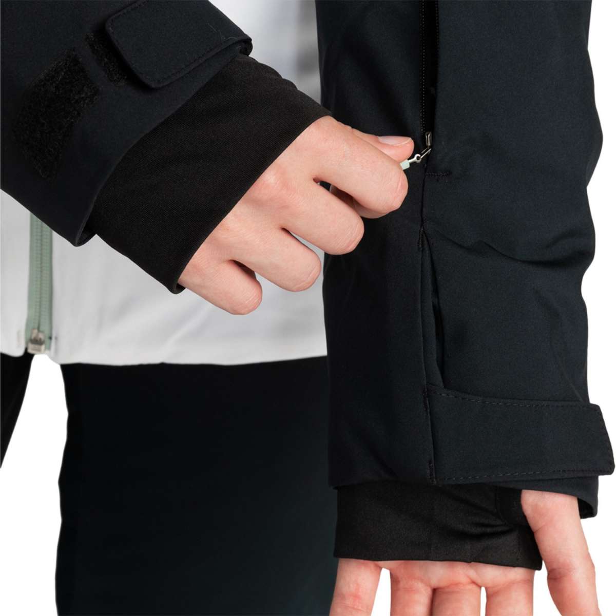 Roxy Women's Peakside Insulated Jacket 2024 - A black jacket with a white stripe on the left side, featuring a zipper and two pockets.