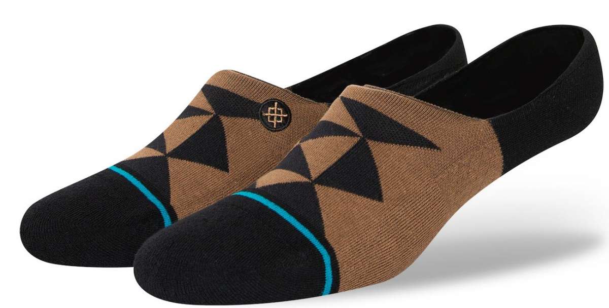Stance Alter No Show Socks 2023 - Pair of tan no-show socks with a geometric pattern and teal stripe at the toe.