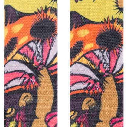 Stance Mushies Snow Sock 2023 - A pair of snow socks with a colorful mushroom design on a yellow background.