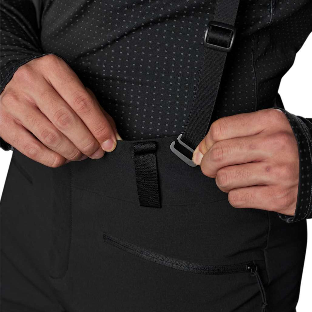 North Face Summit L5 FUTURELIGHT Full-Zip Shell Bib 2022-2023 - A black bib with a zip running down the front, featuring a small pocket on the right thigh.