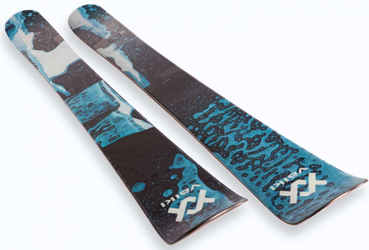 Volk Junior's Revolt 100 Ski 2023 - A black and white ski with a blue logo on the top of the binding area.